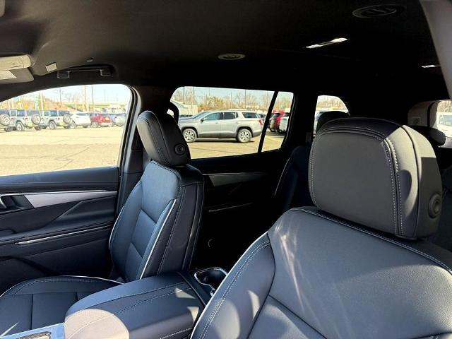 2025 Buick Enclave Vehicle Photo in CHICOPEE, MA 01020-5001