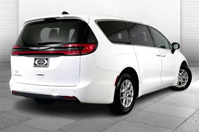 2023 Chrysler Pacifica Vehicle Photo in Lees Summit, MO 64086