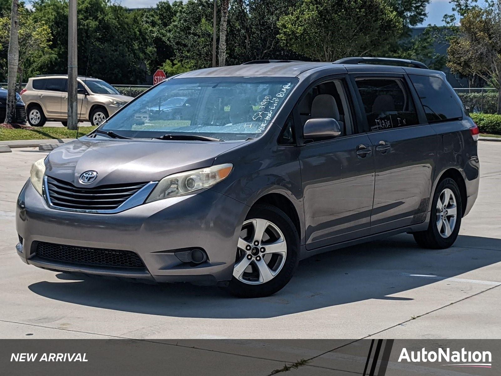2013 Toyota Sienna Vehicle Photo in Davie, FL 33331