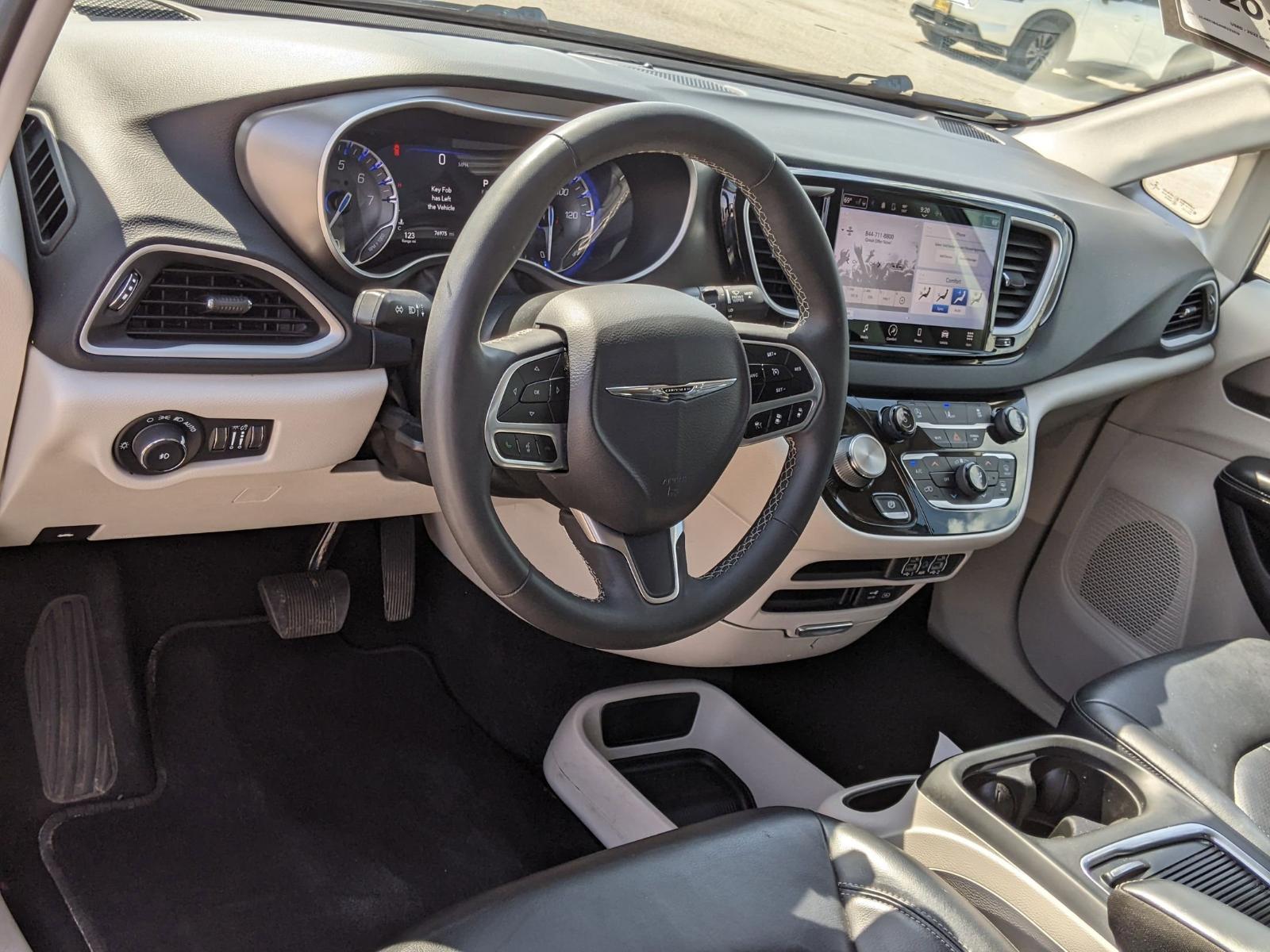 2022 Chrysler Pacifica Vehicle Photo in Seguin, TX 78155