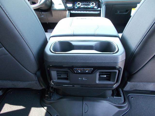 2025 GMC Sierra 2500 HD Vehicle Photo in LOWELL, MA 01852-4336