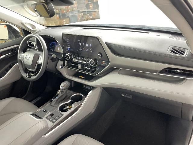2024 Toyota Highlander Vehicle Photo in GILBERT, AZ 85297-0402
