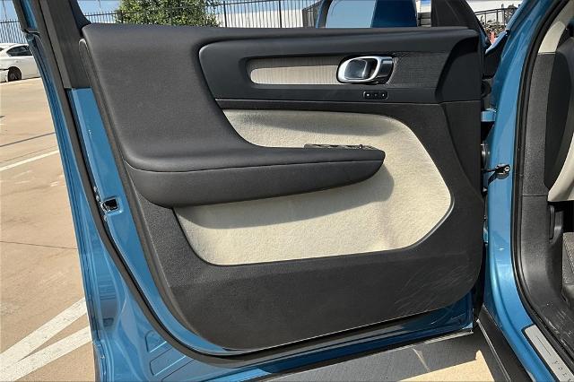 2023 Volvo XC40 Vehicle Photo in Grapevine, TX 76051