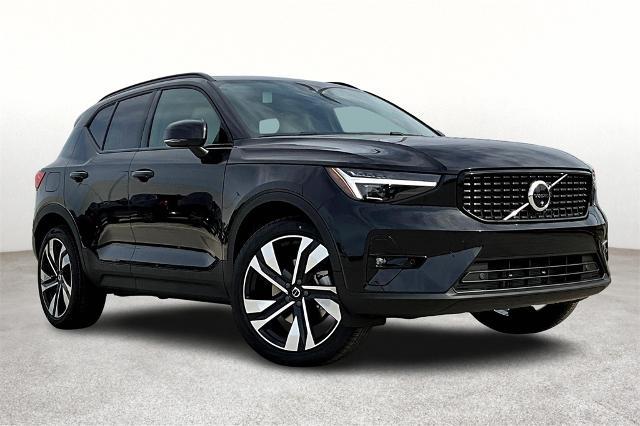 2025 Volvo XC40 Vehicle Photo in Grapevine, TX 76051