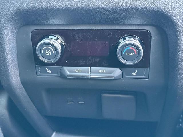 2025 Buick Enclave Vehicle Photo in COLUMBIA, MO 65203-3903