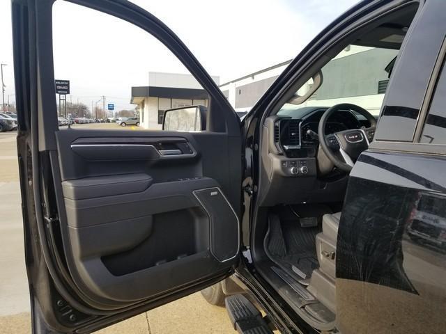 2025 GMC Sierra 1500 Vehicle Photo in ELYRIA, OH 44035-6349