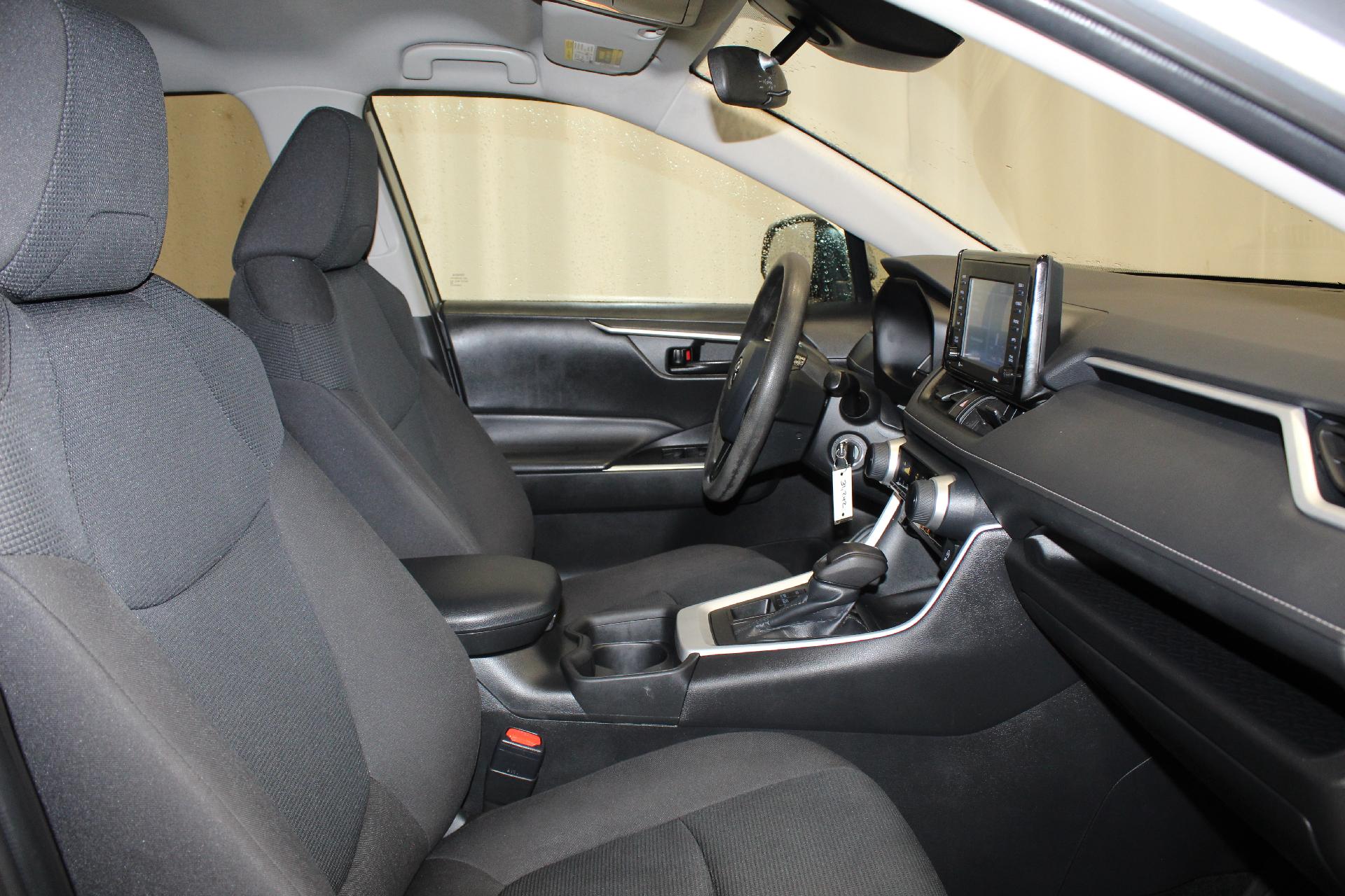 2021 Toyota RAV4 Vehicle Photo in NORTHAMPTON, MA 01060-1120