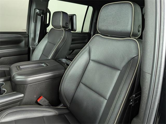 2023 GMC Yukon XL Vehicle Photo in ENGLEWOOD, CO 80113-6708