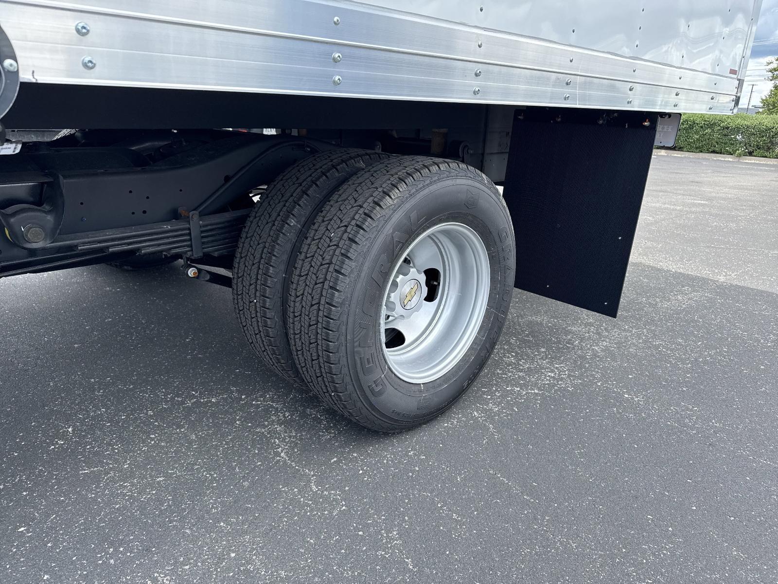 2025 Chevrolet Express Cutaway 4500 Vehicle Photo in GEORGETOWN, TX 78626-7508