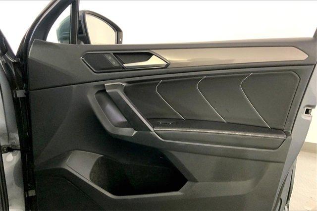 2024 Volkswagen Tiguan Vehicle Photo in KANSAS CITY, MO 64114-4502
