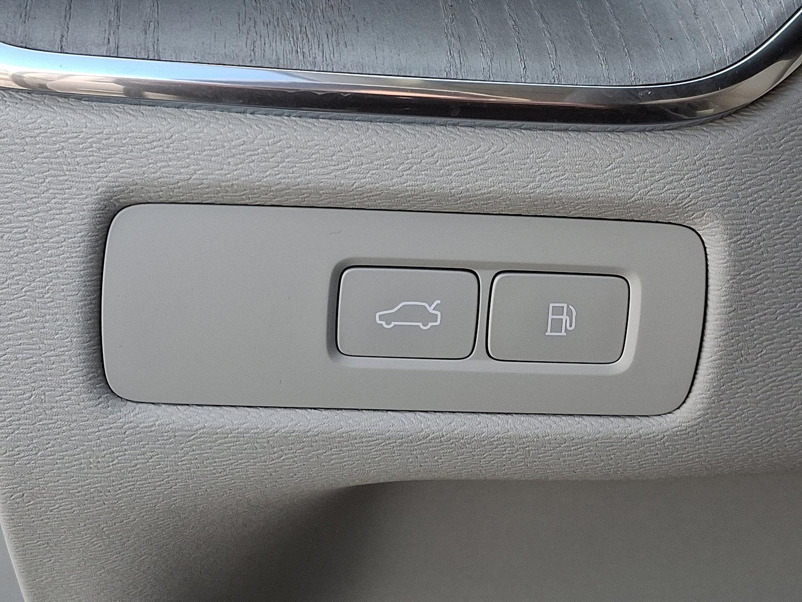 2025 Volvo XC60 Plug-In Hybrid Vehicle Photo in Trevose, PA 19053