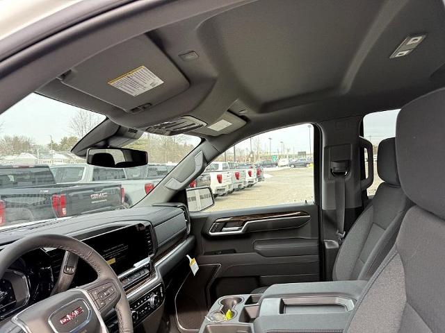 2025 GMC Sierra 1500 Vehicle Photo in CHICOPEE, MA 01020-5001