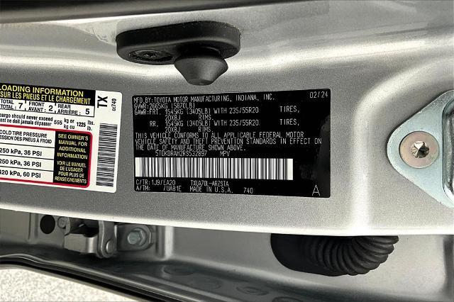 2024 Toyota Highlander Vehicle Photo in Grapevine, TX 76051
