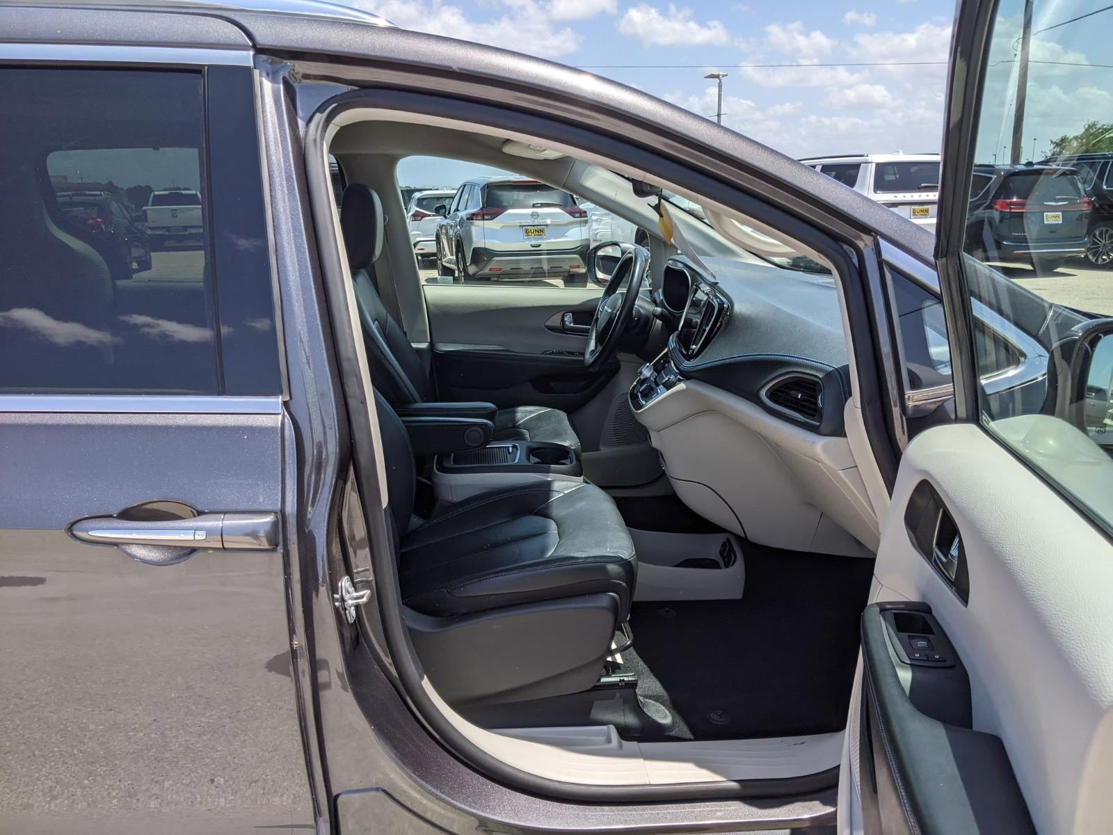 2021 Chrysler Pacifica Vehicle Photo in Seguin, TX 78155
