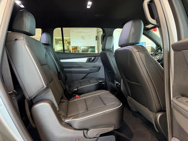 2025 Buick Enclave Vehicle Photo in COLUMBIA, MO 65203-3903