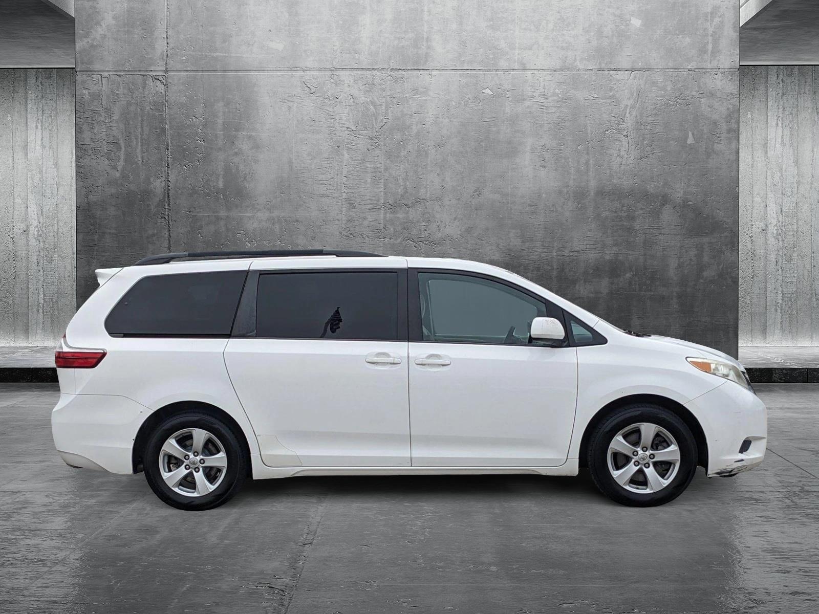 2016 Toyota Sienna Vehicle Photo in HOUSTON, TX 77034-5009