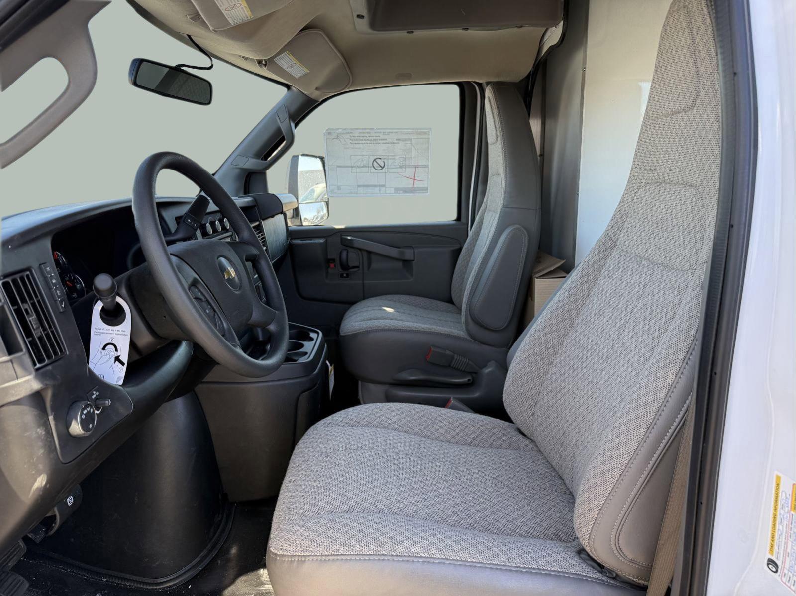 2024 Chevrolet Express Cutaway 3500 Vehicle Photo in GEORGETOWN, TX 78626-7508