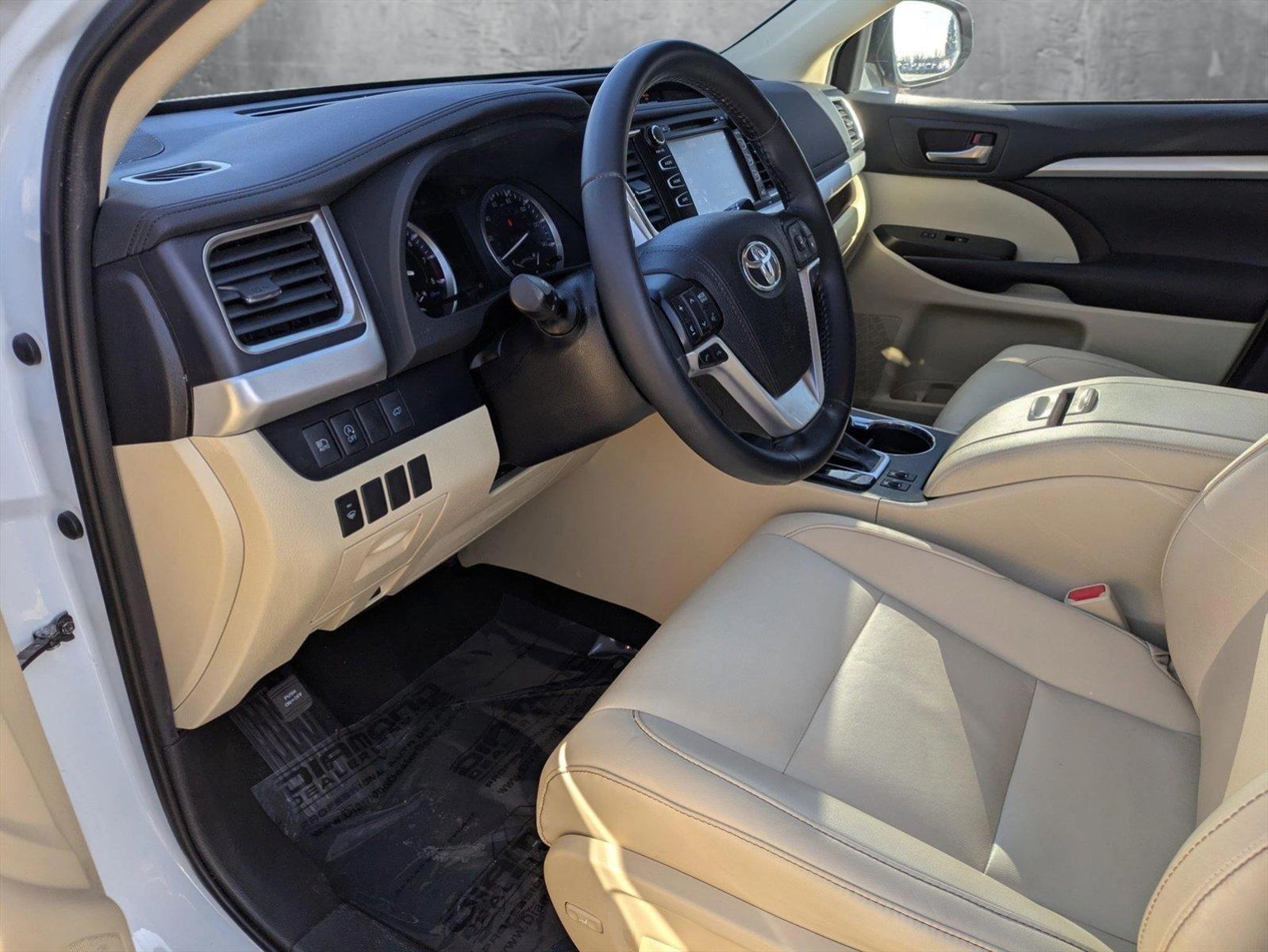 2019 Toyota Highlander Vehicle Photo in LAUREL, MD 20707-4697