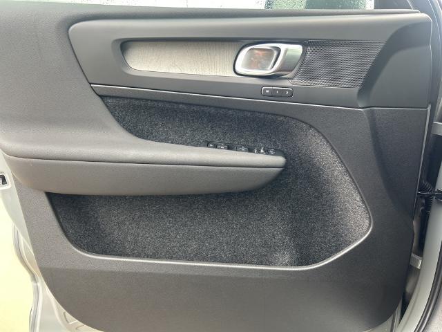 2025 Volvo XC40 Vehicle Photo in Grapevine, TX 76051