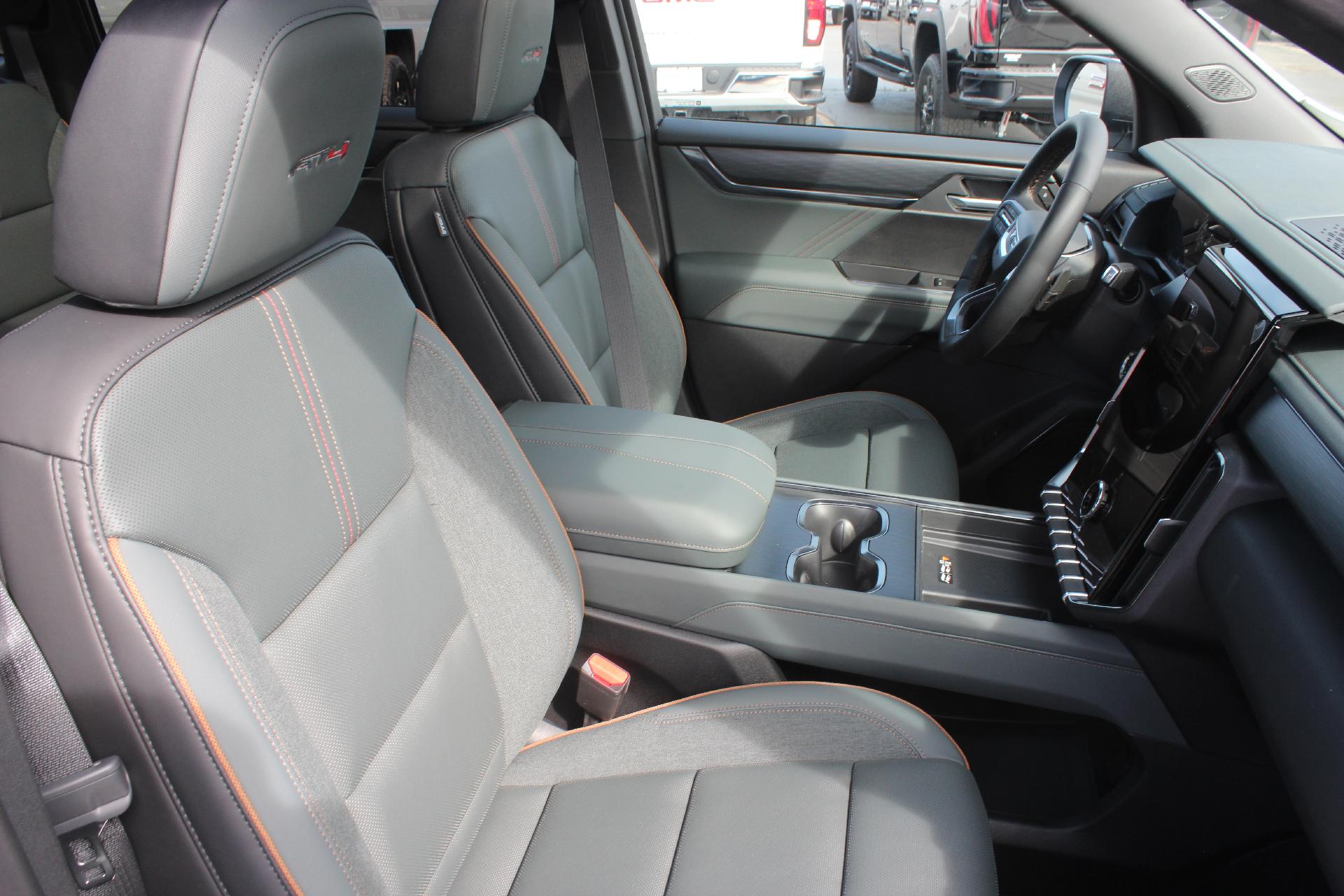2025 GMC Acadia Vehicle Photo in AURORA, CO 80012-4011