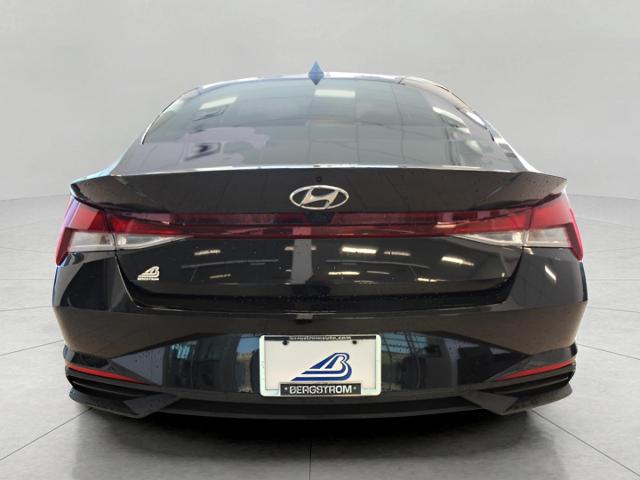 2022 Hyundai ELANTRA Vehicle Photo in Green Bay, WI 54304
