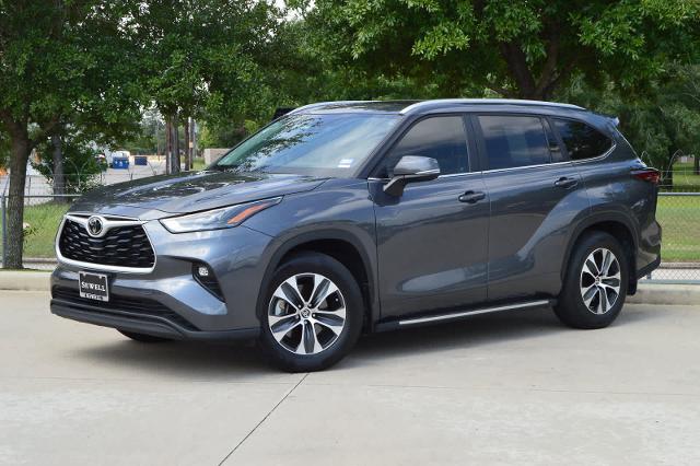 2024 Toyota Highlander Vehicle Photo in Houston, TX 77090