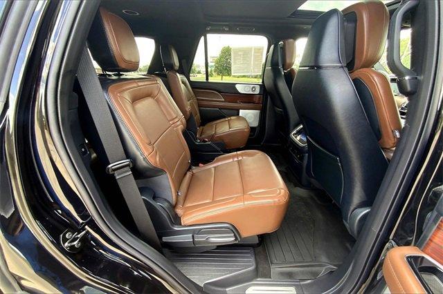 2024 Lincoln Navigator Vehicle Photo in TOPEKA, KS 66609-0000