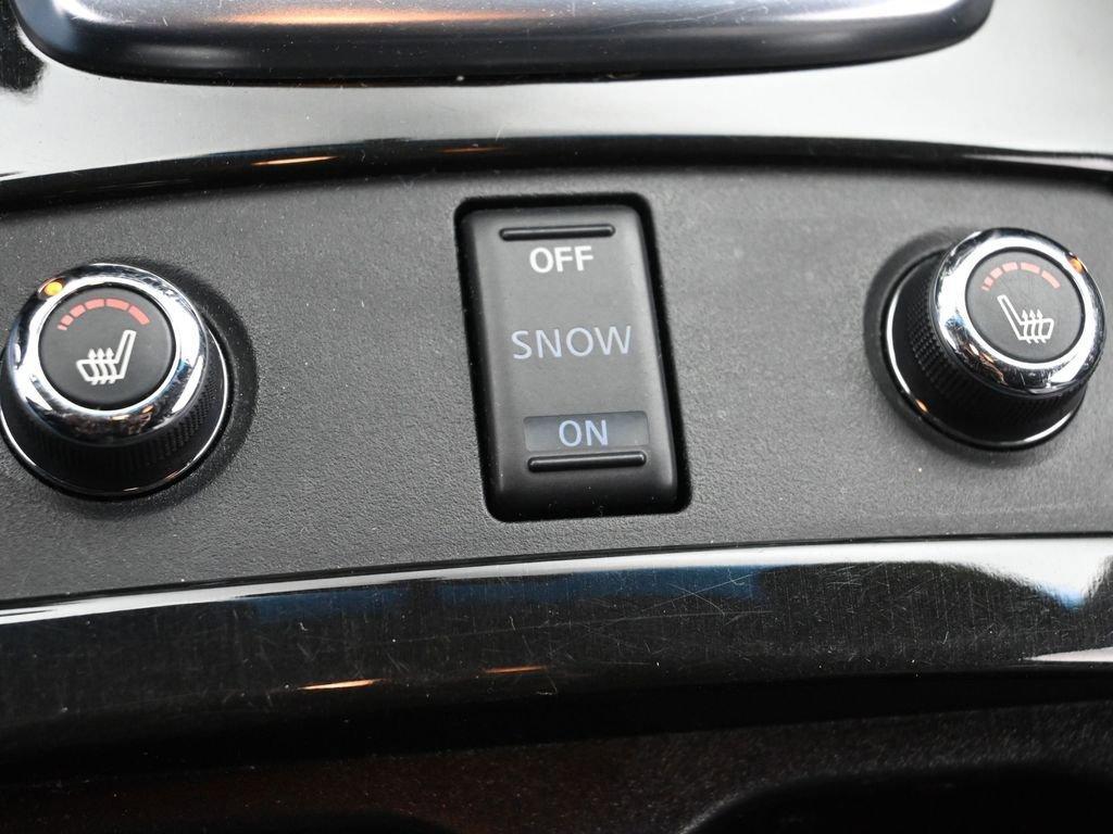 2017 INFINITI QX70 Vehicle Photo in Marion, IA 52302