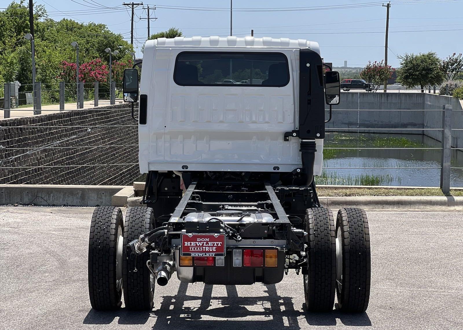 2025 Chevrolet Low Cab Forward 5500 XG Vehicle Photo in GEORGETOWN, TX 78626-7508
