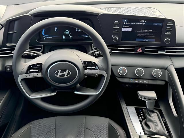 2025 Hyundai ELANTRA Vehicle Photo in Green Bay, WI 54304