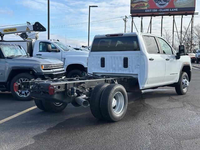 2025 GMC Sierra 3500 HD Chassis Cab Vehicle Photo in COLUMBIA, MO 65203-3903