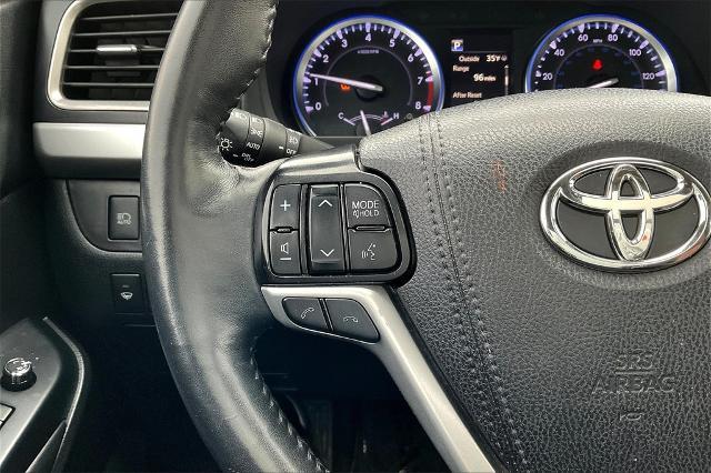 2019 Toyota Highlander Vehicle Photo in Grapevine, TX 76051