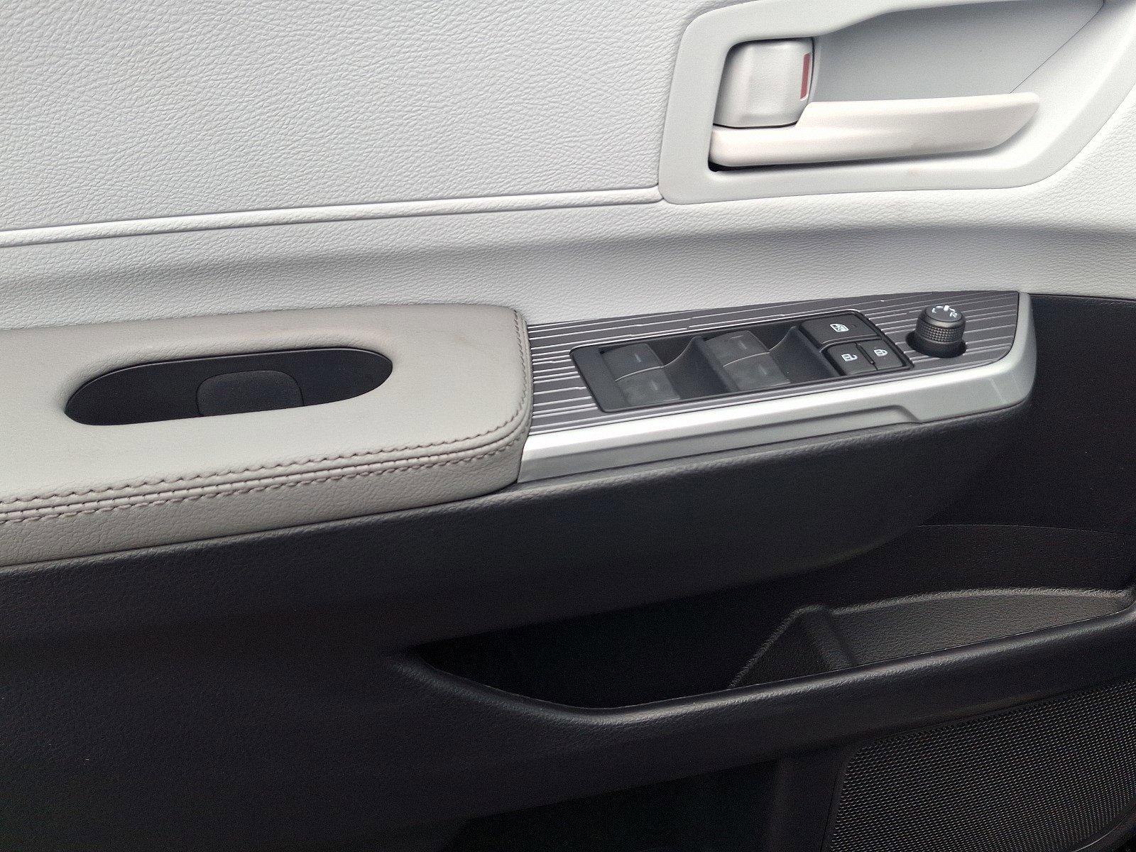 2025 Toyota Sienna Vehicle Photo in Harrisburg, PA 17111