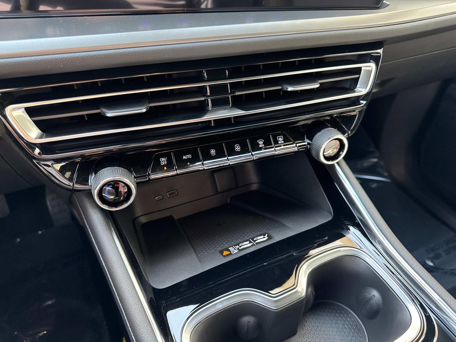 2025 Chevrolet Traverse Vehicle Photo in LOS ANGELES, CA 90007-3794