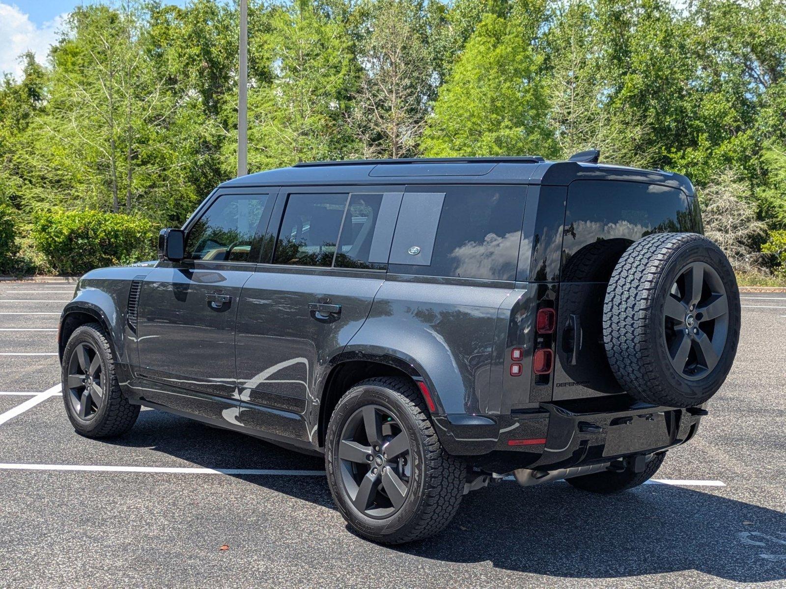 2024 Land Rover Defender Vehicle Photo in Tampa, FL 33614