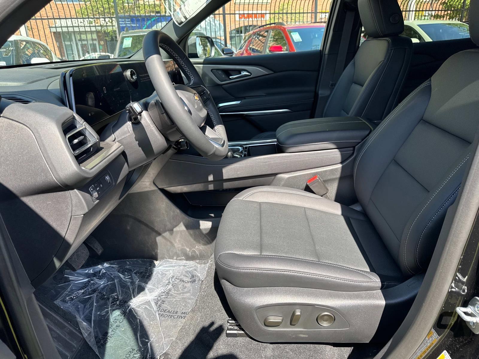 2025 Chevrolet Traverse Vehicle Photo in LOS ANGELES, CA 90007-3794