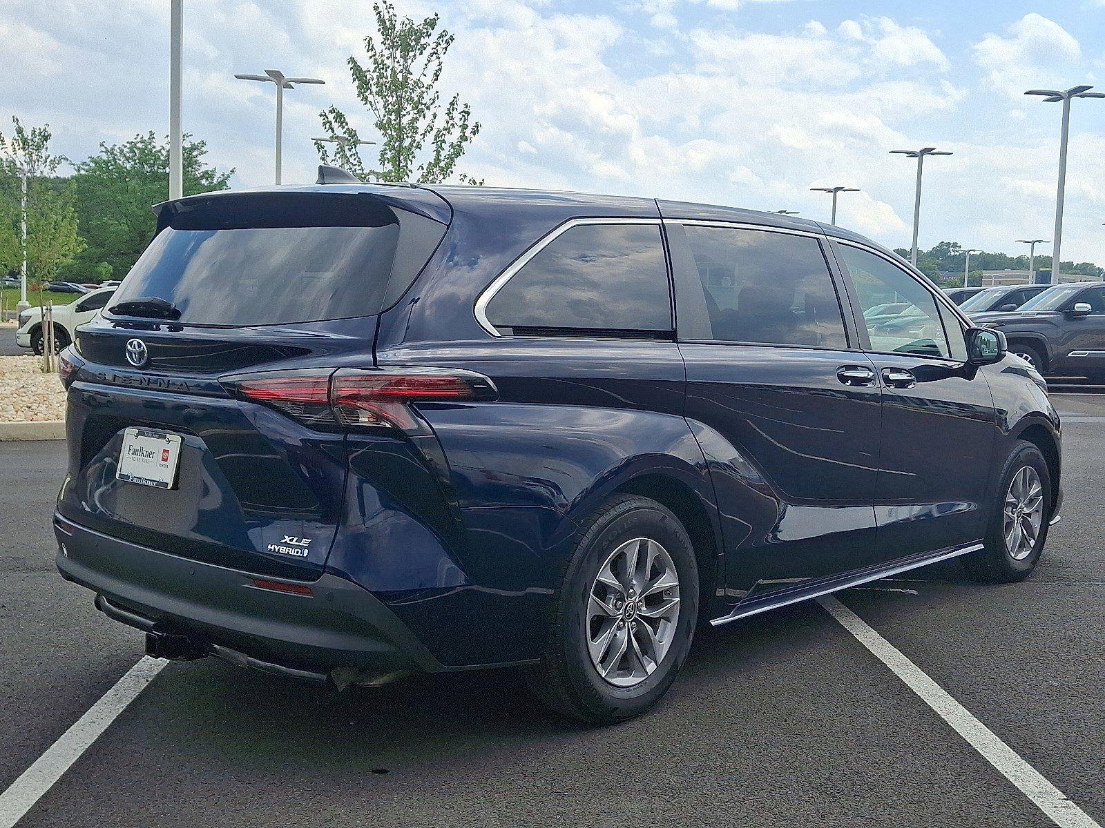 2022 Toyota Sienna Vehicle Photo in Harrisburg, PA 17111