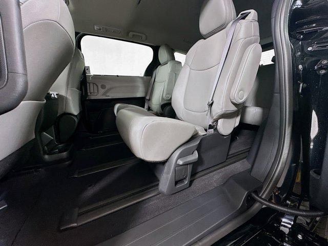 2025 Toyota Sienna Vehicle Photo in Flemington, NJ 08822