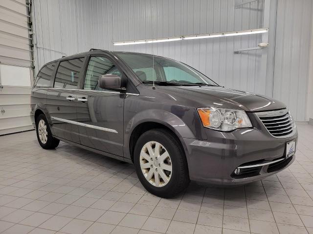 2015 Chrysler Town & Country Vehicle Photo in NEENAH, WI 54956-2243