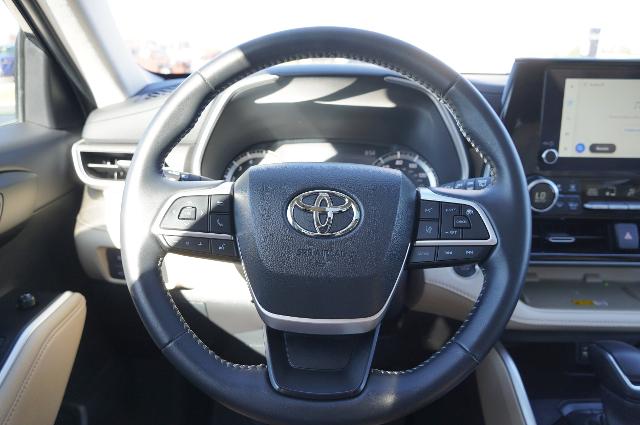 2025 Toyota Highlander Vehicle Photo in Riverdale, UT 84405