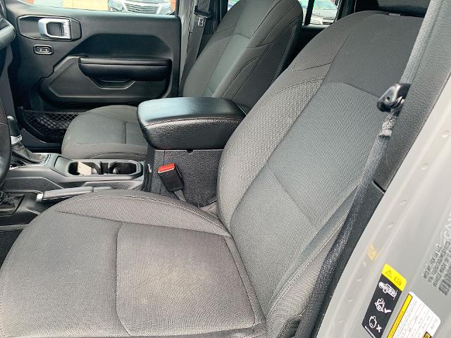 2021 Jeep Gladiator Vehicle Photo in MOON TOWNSHIP, PA 15108-2571