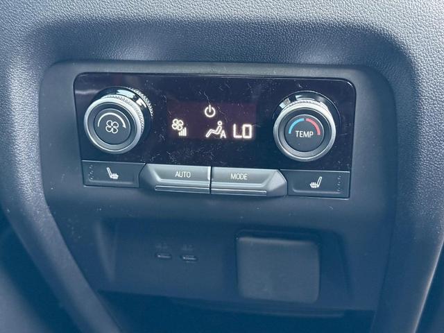 2025 Buick Enclave Vehicle Photo in COLUMBIA, MO 65203-3903