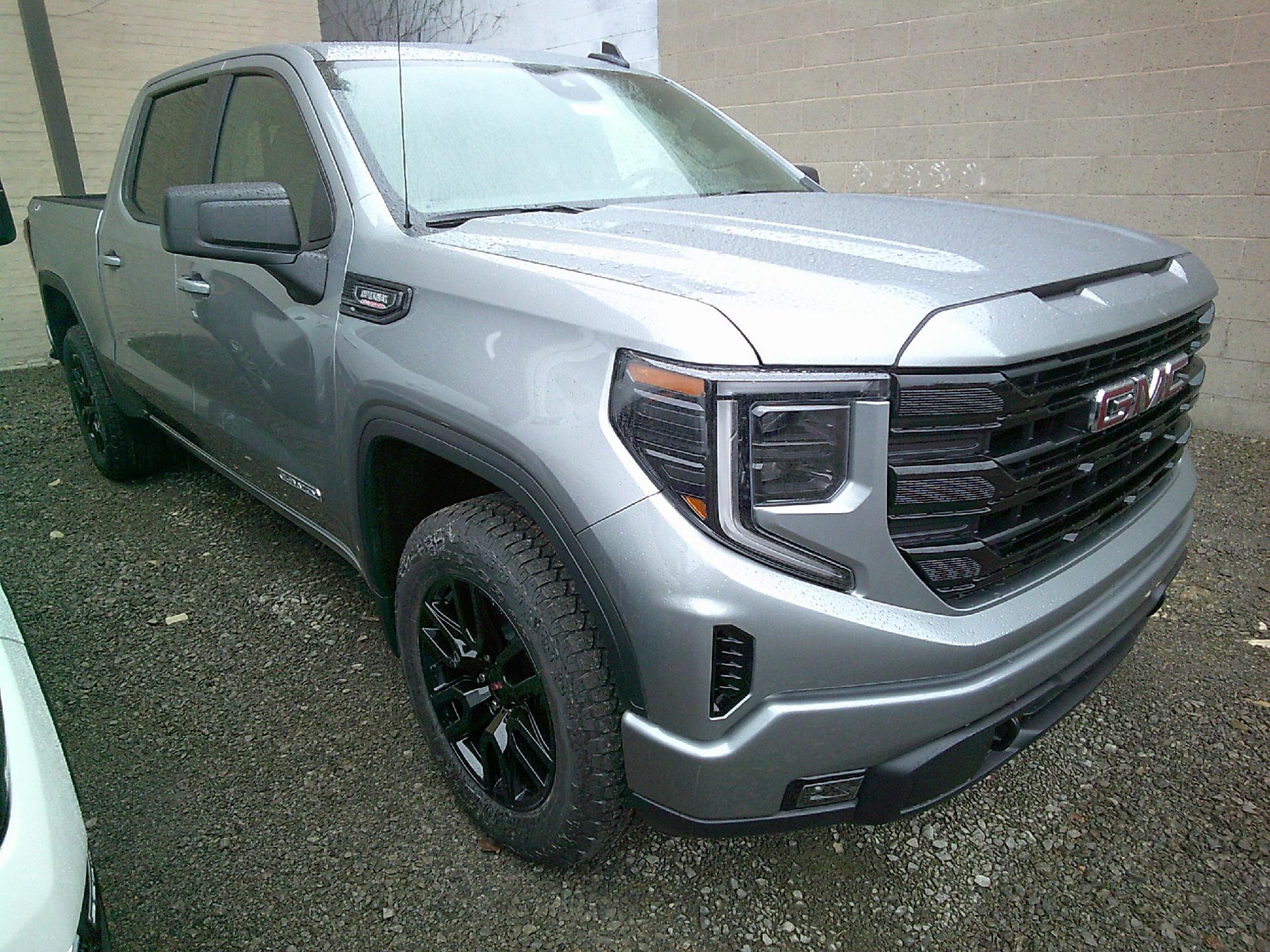 2025 GMC Sierra 1500 Vehicle Photo in KITTANNING, PA 16201-1536