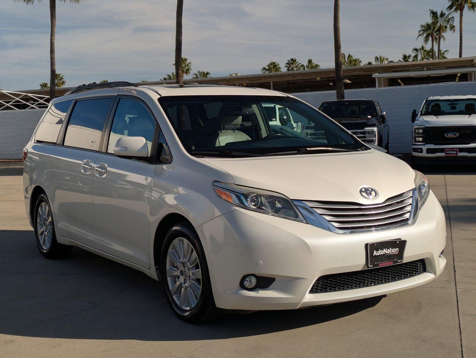 2017 Toyota Sienna Vehicle Photo in Tustin, CA 92782