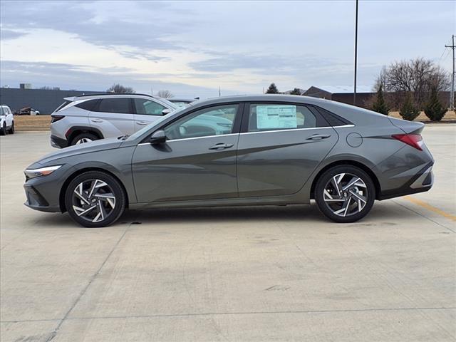 2025 Hyundai ELANTRA Vehicle Photo in Peoria, IL 61615