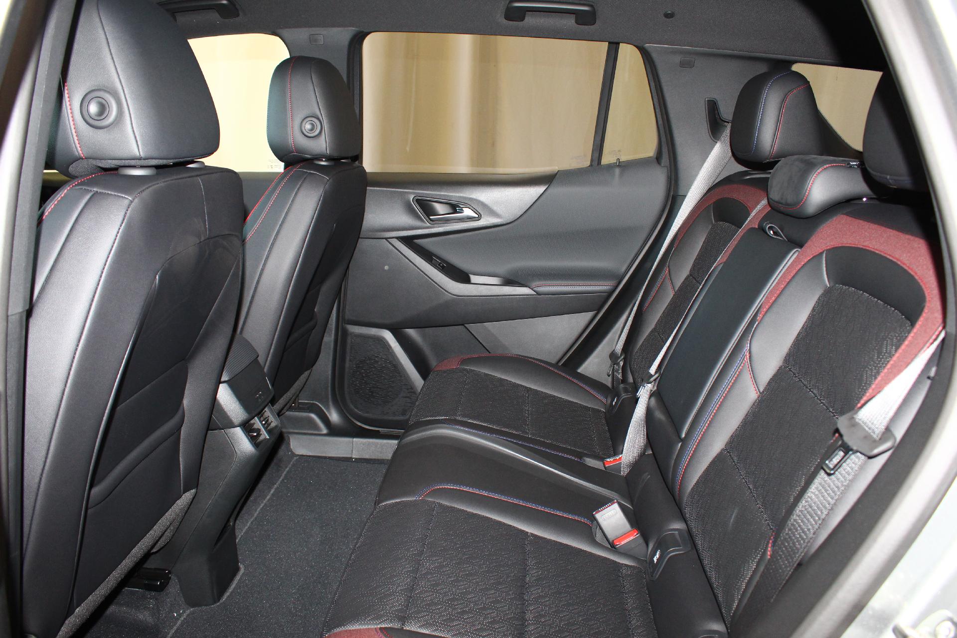 2025 Chevrolet Equinox Vehicle Photo in NORTHAMPTON, MA 01060-1120