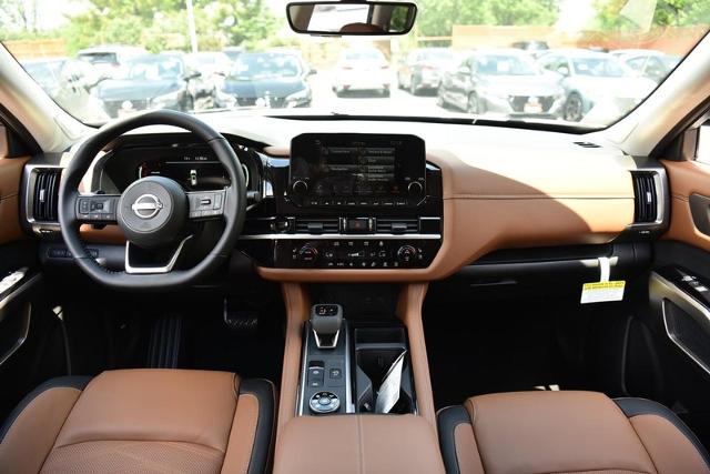 2025 Nissan Pathfinder Vehicle Photo in Ballwin, MO 63011