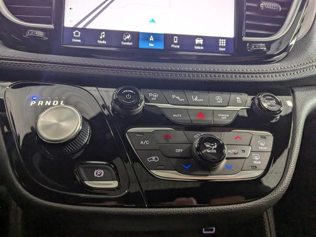 2025 Chrysler Pacifica Vehicle Photo in Oshkosh, WI 54901