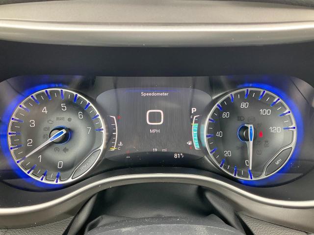 2025 Chrysler Pacifica Vehicle Photo in Kaukauna, WI 54130
