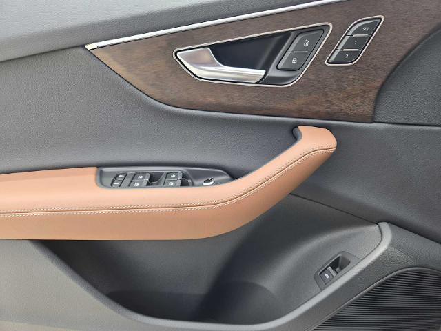 2025 Audi Q7 Vehicle Photo in SUGAR LAND, TX 77478